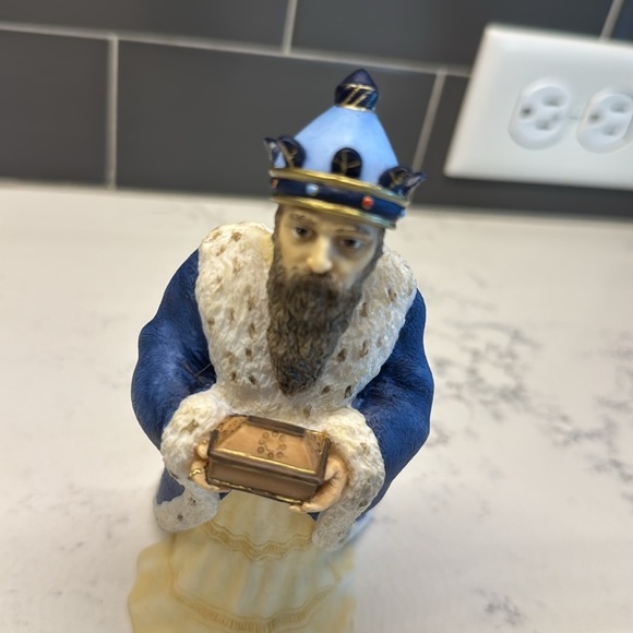 Coalport Wedgwood Coalport by Wedgwood Wise Man with Blue Crown 1997 The - Picture 3 of 6